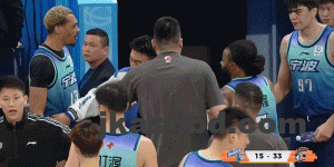 17岁赚了一百万美元，25岁被CBA裁员