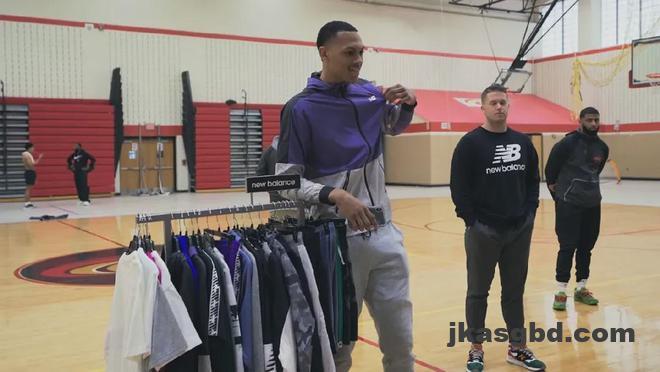 17岁赚了一百万美元，25岁被CBA裁员