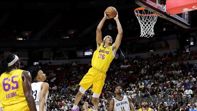 17岁赚了一百万美元，25岁被CBA裁员